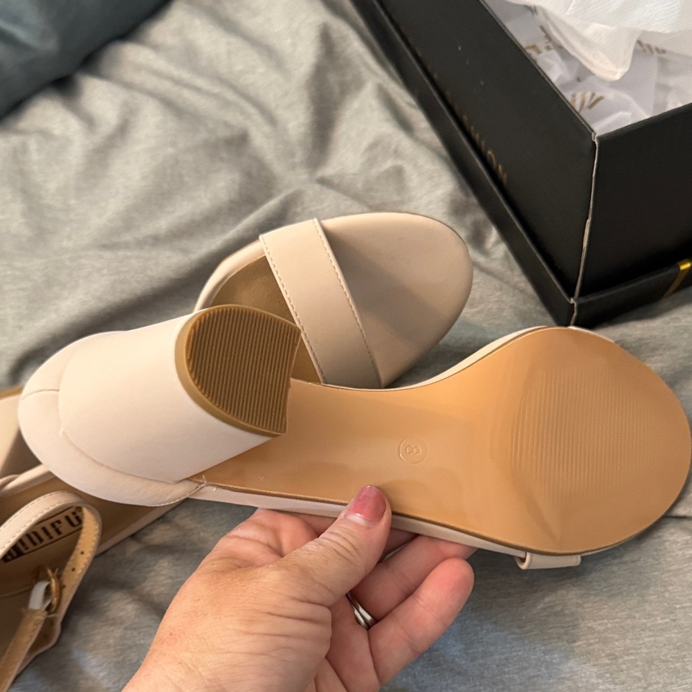 Elegant Cream Heels - Picture 3 of 4